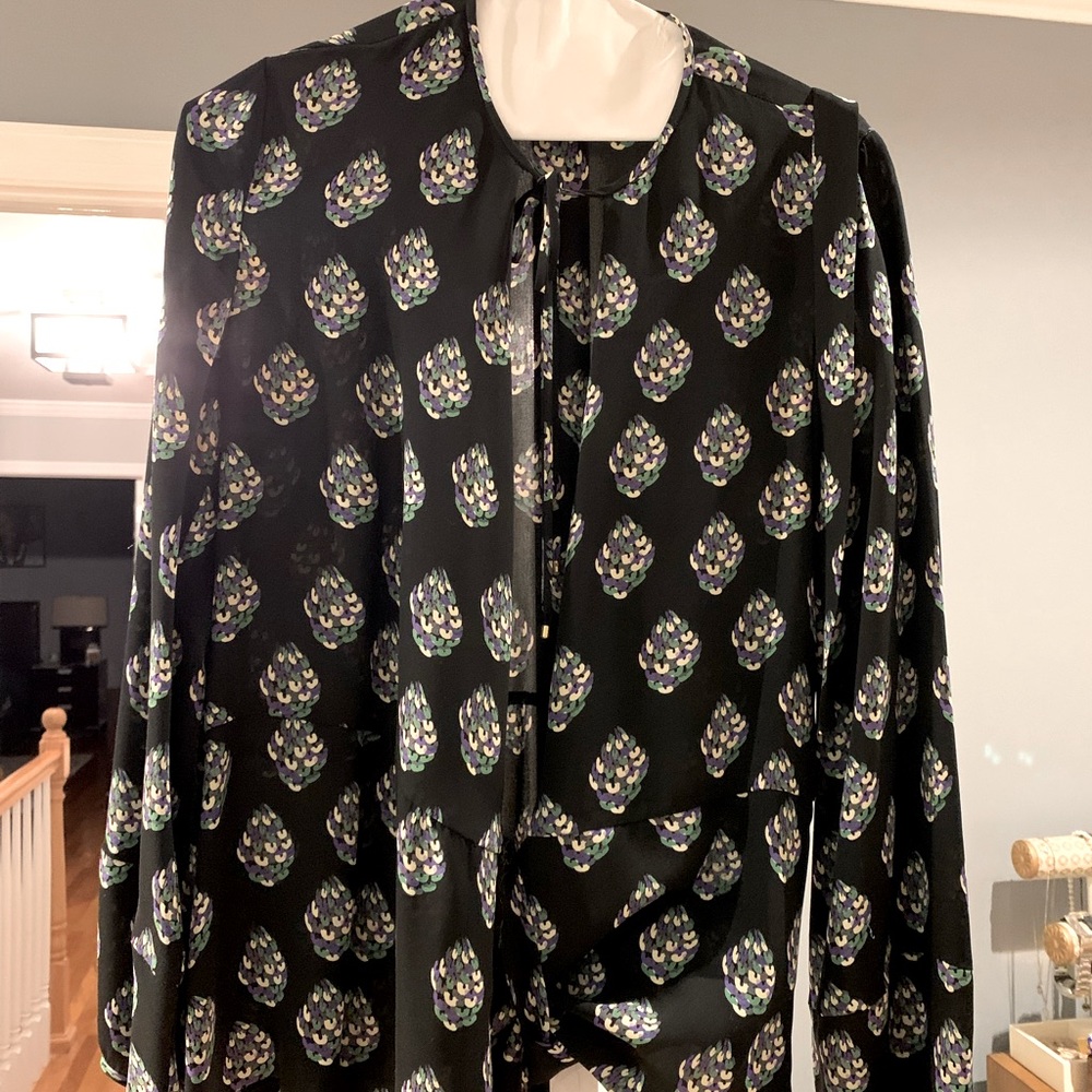 Diane vin Furstenberg black pattern blouse size 8